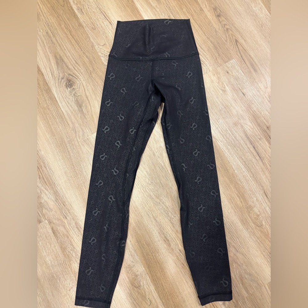 Lululemon Luxtreme Cropped Leggings size 2 black logo foil design